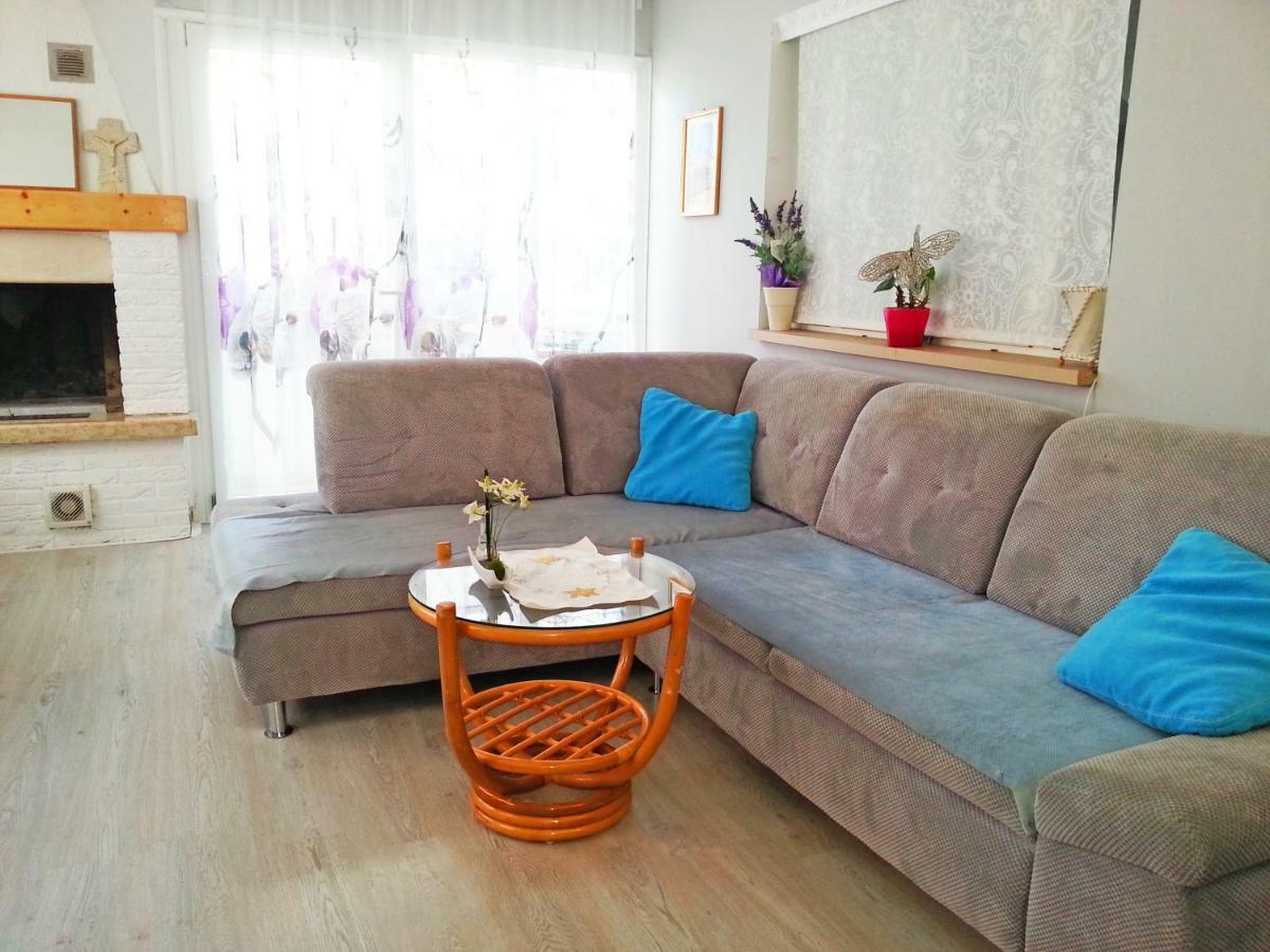 Apartment Matej ロヴィンスコ・セロ エクステリア 写真