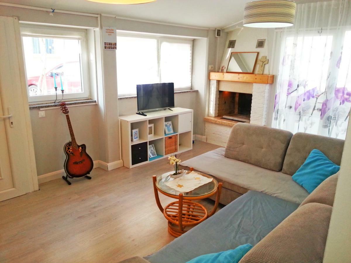 Apartment Matej ロヴィンスコ・セロ エクステリア 写真